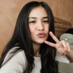 Cekricek.id – Putri Titian merupakan salah satu aktris cantik yang namanya sudah bersinar sejak usia muda. Dia sudah terjun di dunia hiburan pada tahun 2007 silam saat usianya baru 16 tahun. Meski sudah vakum sebagai aktris sejak tahun 2018 lalu dan tak pernah muncul lagi di layar kaca, namun kecantikan yang dia miliki seakan tak pernah pudar.