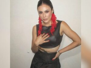 Cekricek.id – Wulan Guritno memang tak pernah gagal memberikan kesan menarik dalam setiap penampilannya. Bahkan jika dia berdandan dengan outfit dan akesoris yang unik sekalipun, tetap saja ada banyak orang yang memberikan respon positif berupa pujian untuknya.