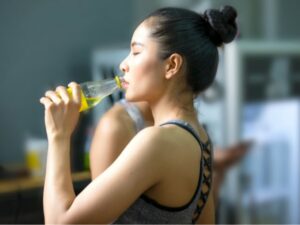 Cekricek.id – Penderita diabetes memang diharuskan untuk menghindari mengkonsumsi makanan dan minuman manis. Namun, apakah tidak apa-apa jika mencoba minuman berenergi yang banyak dijual dipasaran? Minuman ini tentunya berbeda dari minuman lain karena secara khusus dipasarkan untuk meningkatkan energi dan meningkatkan kinerja mental dan fisik.