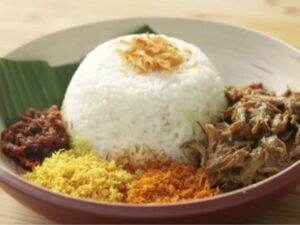 Cekricek.id – Resep nasi krawu gresik yang akan dipaparkan oleh chef Devina Hermawan berikut sangat bisa dicoba oleh para ibu rumah tangga. Terlebih, bagi yang ingin menyajikan makanan dengan variasi berbeda di atas meja makan untuk santap bersama keluarga di rumah.