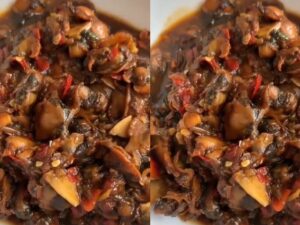 Cekricek.id – Resep kerang kecap pedas cukup mudah untuk dicoba oleh para ibu di rumah. Selain bahan-bahan yang digunakan tidak terlalu banyak dan mudah dibeli di toko terdekat, cara memasaknya pun hanya membutuhkan satu teknik memasak saja, yaitu dengan menumis.