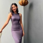 Cekricek.id – Aktris cantik Shenina Cinnamon menuai pujian berkat penampilannya dengan setelan gaun panjang yang ketat seperti ekor putri duyung. Dia membagikan potret dari dandanannya itu pada salah satu laman media sosialnya dan langsung ramai dengan komentar netizen.