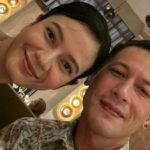 Cekricek.id – Chef Juna dikenal sebagai salah satu juri pada ajang memasak yang tayang di salah satu stasiun televisi. Memiliki sikap tegas dan selalu memberikan penilaian jujur dengan ekspresi yang cukup menakutkan, siapa sangka bahwa juru masak berperawakan badas itu juga bisa banyak tersenyum.