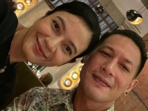 Cekricek.id – Chef Juna dikenal sebagai salah satu juri pada ajang memasak yang tayang di salah satu stasiun televisi. Memiliki sikap tegas dan selalu memberikan penilaian jujur dengan ekspresi yang cukup menakutkan, siapa sangka bahwa juru masak berperawakan badas itu juga bisa banyak tersenyum.