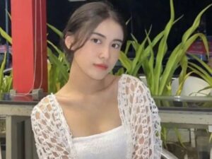 Cekricek.id – Yura, perempuan asal tanah air yang dikabarkan sedang menjalankan pelatihan alias trainee di salah satu agensi terbesar Korea Selatan, SM Entertainment. Dia memiliki paras yang cantik serta suara merdu yang membutanya mendapat pengakuan dari banyak orang.