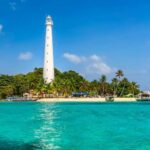 Cekricek.id – Pantai Tanjung Kelayang merupakan destinasi wisata yang wajib dikunjungi saat berada di Pulau Belitung. Pantai ini terletak di bagian utara dari pulau tersebut dan merupakan pusat keindahan yang akan membuat wisatawan akan sangat menyukai berada di sana.