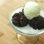 Cekricek.id – Resep es ketan hitam bisa dimasukkan ke dalam daftar menu dessert yang menyegarkan. Selain dingin, rasanya yang manis dan lembut di mulut akan sukses membuat siapa saja yang mencobanya merasa ketagihan dan ingin mencicipinya lagi.