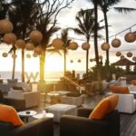 Cekricek.id – Ada banyak sekali beach club yang bisa dijadikan tempat nongkrong saat menikmati waktu liburan di Bali. Tidak hanya disuguhkan pemandangan laut yang indah dari tepi pantai, di sana juga ada minuman dan makanan enak, lagu-lagu bagus yang diputar, serta kolam renang yang luas bagi yang ingin berendam atau bermain air.