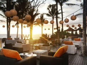 Cekricek.id – Ada banyak sekali beach club yang bisa dijadikan tempat nongkrong saat menikmati waktu liburan di Bali. Tidak hanya disuguhkan pemandangan laut yang indah dari tepi pantai, di sana juga ada minuman dan makanan enak, lagu-lagu bagus yang diputar, serta kolam renang yang luas bagi yang ingin berendam atau bermain air.