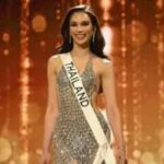 Cekricek.id – Anna Suengnam-iam salah seorang peserta Miss Universe asal Thailand sukses menjadi sorotan karena busana unik yang dikenakannya. Dia memakai gaun yang terbuat dari bahan dasar berupa sampah daur ulang yaitu pembuka kaleng minuman.