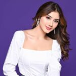 Cekricek.id – Ghea Youbi tampil cantik pada pemotretan yang dilakukannya baru-baru ini. Tampil dengan make up flawless ditambah dagu belahnya yang terlihat jelas membuat dirinya sukses dibanjiri pujian oleh netizen. Foto-foto hasil photoshoot itu menuai banyak reaksi positif dari kolom komentarnya.