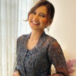Cekricek.id - Indah Permatasari adalah salah satu aktris Indonesia yang dikenal dengan kecantikan alami yang dimiliknya. Meski demikian, di masa mudanya ketika bersekolah, istri Arie Kriting tersebut rupanya pernah mengalami pembullyan karena paras cantiknya itu.