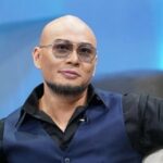 Cekricek.id – Deddy Corbuzier kembali menuai hujatan setelah sebelumnya sempat berseteru dengan artis cantik, Livy Renata. Kali ini yang membuat netizen geram adalah diundangnya dua bersaudara Verrel Bramasta dan Athalla Naufal ke podcastnya.