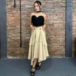 Cekricek.id – Rachel Vennya tampil cantik dan anggun dengan busana feminin yang dikenakannya baru-baru ini. Dia bahkan memamerkan hal tersebut lewat salah satu unggahan terbaru di akun media sosialnya. Ibu dua anak itu pun banjir pujian dari sejumlah netizen di kolom komentar.
