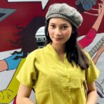 Cekricek.id – Mungkin sudah banyak yang tahu kalau Indah Permatasari memiliki paras yang tak kalah cantik dari dirinya. Bahkan tidak sedikit orang yang menyangka bahwa wajah kakak beradik itu mirip seperti kembaran.