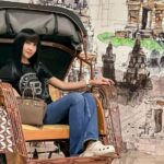 Cekricek.id – Lucinta Luna akhirnya bisa kembali beraktifitas dengan bebas setelah dinyatakan sembuh dan pulang dari rumah sakit. Dia bahkan sudah bisa naik becak sambil memeragakan sejumlah pose seperti sedang tebar pesona.