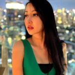 Cekricek.id – Lucinta Luna semakin blak-blakan mengumbar aksi pendekatannya dengan seorang cowok. Jika sebelumnya dia berhasil bikin heboh karena mengecup pipi Jefri Nichol, maka kali ini dia dengan berani mencium bibir seorang pria bermata sipit.