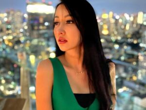 Cekricek.id – Lucinta Luna semakin blak-blakan mengumbar aksi pendekatannya dengan seorang cowok. Jika sebelumnya dia berhasil bikin heboh karena mengecup pipi Jefri Nichol, maka kali ini dia dengan berani mencium bibir seorang pria bermata sipit.