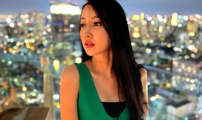 Cekricek.id – Lucinta Luna semakin blak-blakan mengumbar aksi pendekatannya dengan seorang cowok. Jika sebelumnya dia berhasil bikin heboh karena mengecup pipi Jefri Nichol, maka kali ini dia dengan berani mencium bibir seorang pria bermata sipit.