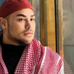 Cekricek.id – Ivan Gunawan menuai banyak pujian dari netizen yang menyebutnya tampan. Memiliki wajah simetris dengan hidung mancung dan kulit yang bersih dan tanpa menggunakan make up membuatnya lebih karismatik.