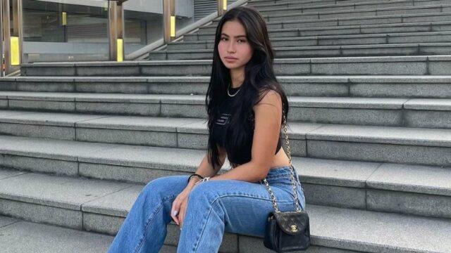 Cekricek.id – Sabreena Dressler adalah seorang perempuan cantik yang sukses menyorot perhatian para pecinta sepak bola. Pasalnya, tahun lalu, dia berhasil direkrut menjadi salah satu pemain dari klub Divisi 2 Liga Australia, Subiaco AFC.