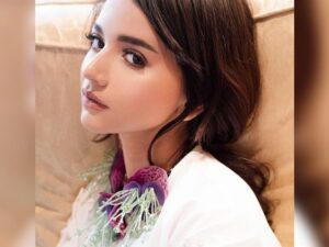 Cekricek.id – Angelica Simperler sudah lama sudah cukup lama tak muncul di layar kaca untuk memperlihatkan kepiawaian aktingnya. Sejak menikah, aktris yang sudah banyak membintangi FTV serta sejumlah judul sinetron itu tampkanya kini lebih fokus untuk mengurus rumah tangganya.