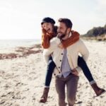 Cekricek.id – Sepertinya istilah cinta buta itu memang ada benarnya dan masih berlaku untuk pasangan kekasih. Ketika pasangan yang sedang menjalin hubungan romansa, mereka terkadang tak begitu memusingkan tindakan aneh masing-masingnya.