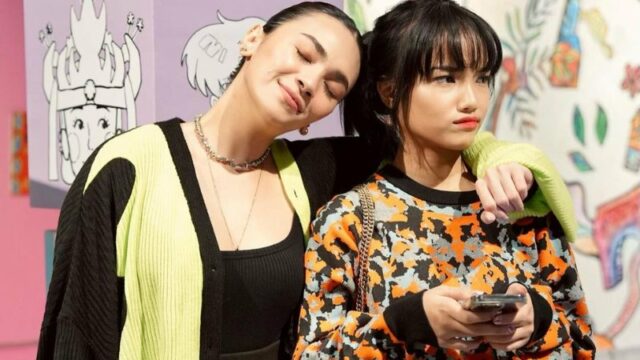 Cekricek.id – Fuji dan Violenzia Jeanette tampak begitu akrab dalam sesi pemotretan yang mereka lakukan. Tidak hanya berpose di studio foto, keduanya juga melakukan beberapa kegiatan lain dengan hasil yang begitu profesional.