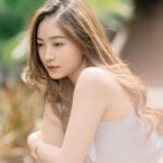 Cekricek.id – Natasha Wilona bisa dikatakan termasuk jajaran artis paling cantik yang ada di Indonesia. Bahkan saat melamun sekalipun dia tetap sukses mengeluarkan pesona yang memikat banyak orang untuk terus memuji dirinya.