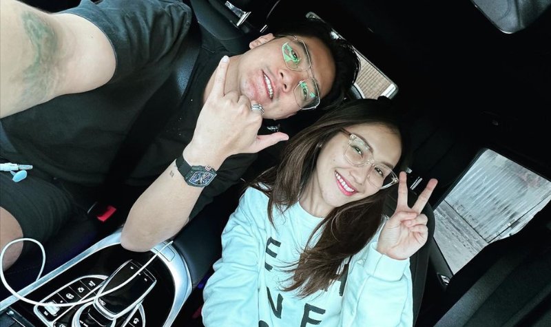 Cekricek.id - Ayu Ting Ting dan Boy William tampak semakin akrab saja. Terlebih saat melakukan foto selfie di dalam mobil dengan gaya yang begity friendly. Hal ini semakin memperbesar harapan netizen untuk menjodohkan kedua insan tersebut.