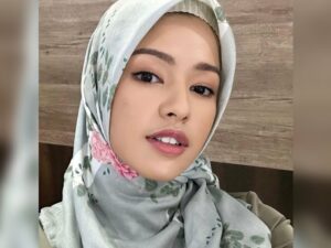 Cekricek.id – Susan Sameh terlihat semakin cantik dan adem saat menampilkan dirinya dengan balutan hijab. Dia mengenakan jilbab dalam salah satu foto terbaru yang dibagikan lewat akun media sosialnya dan mendapatkan banyak respon positif dari netizen.