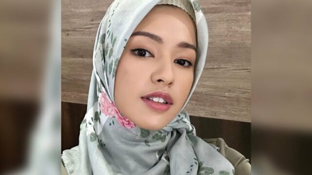 Cekricek.id – Susan Sameh terlihat semakin cantik dan adem saat menampilkan dirinya dengan balutan hijab. Dia mengenakan jilbab dalam salah satu foto terbaru yang dibagikan lewat akun media sosialnya dan mendapatkan banyak respon positif dari netizen.