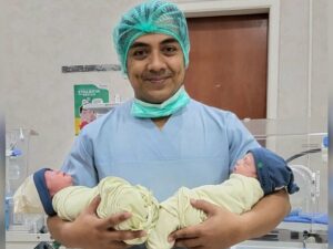 Cekricek.id – Ustaz Riza Muhammad dan istrinya, Indri Giana, memang sudah sangat lama menanti-nanti kehadiran anak laki-laki di keluarga kecil mereka. Bahkan sejak kehamilan pertama sang istri, harapan tersebut sudah ada pada saat itu.