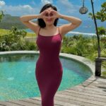 Cekricek.id – Rachel Vennya seakan tak ada habisnya memperlihatkan keelokan bentuk tubuhya yang bisa membuat banyak orang terpesona. Sebagai seorang single parent dengan dua orang anak, dia sukses menjaga bentuk tubuhnya agar tetap langsing dan ideal.