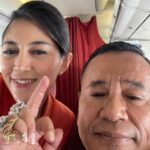 Cekricek.id – Hotman Paris pamer kebersamaannya dengan seorang pramugari cantik saat sedang menjadi penumpang di pesawat terbang. Berpose berdua dalam sebuah foto, dia pun juga menambahkan keterangan untuk unggahannya dengan kata-kata yang cukup meresahkan.