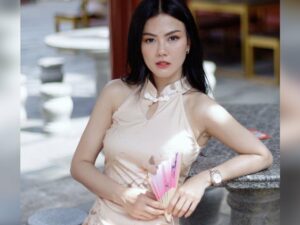 Cekricek.id – Nita Gunawan berhasil membuat netizen semakin terpana dengan kecantikannya. Terlebih ketika dirinya mengenakan cheongsam alias baju khas Cina yang semakin menonjolkan pesonanya. Banyak yang mengungkapkan pujian hingga berandai-andai melamar selebram cantik itu.