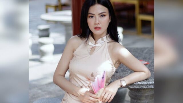 Cekricek.id – Nita Gunawan berhasil membuat netizen semakin terpana dengan kecantikannya. Terlebih ketika dirinya mengenakan cheongsam alias baju khas Cina yang semakin menonjolkan pesonanya. Banyak yang mengungkapkan pujian hingga berandai-andai melamar selebram cantik itu.