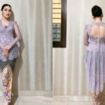 Cekricek.id – Ayu Ting Ting tampil memesona dengan kebaya ungu saat menghadiri pernikahan rekan sesama selebriti, komika Kiky Saputri. Dia disanjung memiliki penampilan yang sangat cantik dan elegan hingga membuat sejumlah netizen terpesona padanya.