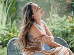 Luna Maya Makin Glowing, Lagi Merem Aja Cantiknya Maksimal