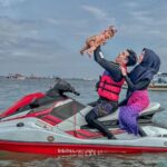 Cekricek.id – Naik jet ski memang menyenangkan bagi orang dewasa yang menyukai tantangan. Namun, berbeda dengan bayi yang masih memiliki tulang tengkorang yang masih lunak sehingga dapat menimbulkan dampak negatif yang besar jika harus diajak menunggagi kendaraan air itu atau melakukan kegiatan ekstrem lainnya.