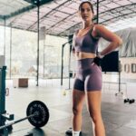 Cekricek.id – Nia Ramadhani beberapa waktu terakhir ini cukup sering membagikan unggahan tentang kegiatan olahraganya. Melihat bentuk tubuhnya yang dipuji body goals membuat netizen ramai menjadikannya panutan yang menginspirasi mereka untuk menjaga kesehatan dan kebugaran tubuh juga.