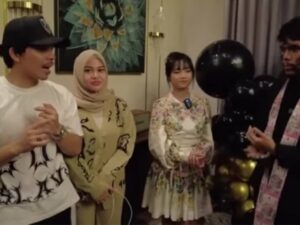 Cekricek.id – Fuji berhasil memberikan kejutan untuk kekasihnya, Thariq Halilintar yang sedang berulang tahun. Dalam pesta yang dia persiapkan itu, Atta Halilintar juga hadir untuk memberikan selamat serta doa terbaik untuk adiknya tersayang.