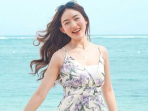 Cekricek.id – Natasha Wilona sudah banyak membintangi sinetron dan web series. Peran sebagai karakter utama dengan berbagai sifat sudah pernah di lakoni. Mulai dari menjadi sosok siswa SMA berprestasi dengan gayanya yang cool, anak dari keluarga sederhana hingga sosok superstar yang terkenal.