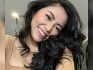 Cekricek.id – Rachel Vennya menuai kritikan pada salah satu foto terbarunya. Jika biasanya dia dipuji cantik dan memiliki tubuh yang ramping ideal, maka kali ini potret wajahnya disebut lebih keliahatan tua dan seperti ibu-ibu.