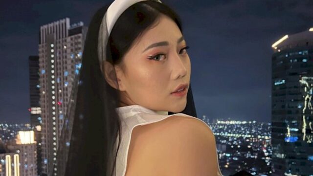 Wendy Walters belum lama ini mengunggah video seksinya yang tengah bergoyang Tiktok dan menuai komentar pujian warganet.