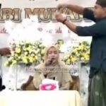 Seorang ustazah bernama Nadia sedang membaca Al-Quran disawer oleh seorang laki-laki, videonya kini viral di media sosial, Kamis (5/1/2023).