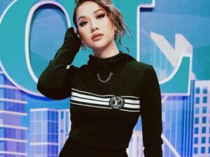 Cekricek.id - Penampilan artis Bunga Citra Lestari dengan pakaian atau outfit tertutup semakin tampak rupawan, cocok jadi bunganya Indonesia