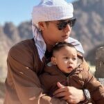 Cekricek.id - Setelah lama terpuruk berkaitan dengan kasus dugaan KDRT, kini Rizky Billar dipuji banyak netizen. Kini dipuji adem saat pakai sorban