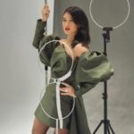 Cekricek.id - Menjadi terkenal tidak selalu menyenangkan bagi seorang artis cantik Dian Sastro, ada penggemar nekat camping depan rumahnya