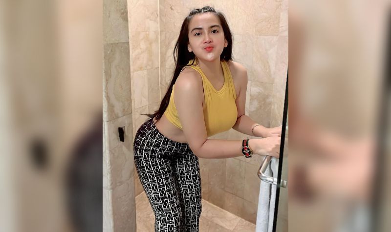 Cekricek.id - Dianna Dee Starlight dengan terang-terangan mengaku takut jika kegiatan mandinya diintip oleh netizen, wajah cantiknya dipuji